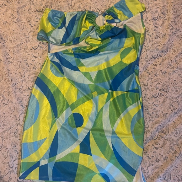 Plus Size Asymmetrical Sleeveless Cocktail Dress - Picture 3 of 5